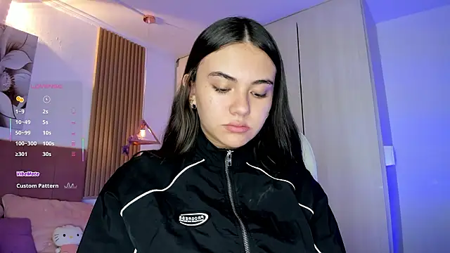 mia nevaeh online show from March 26, 2026, 9:24 pm