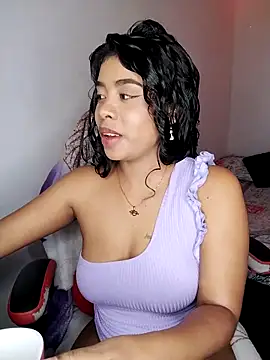 Fanny Klean online show from November 12, 2025, 4:49 am