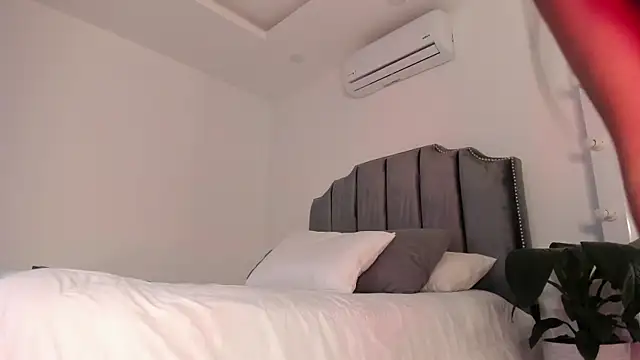 molly cams8 online show from March 3, 2025, 1:28 am