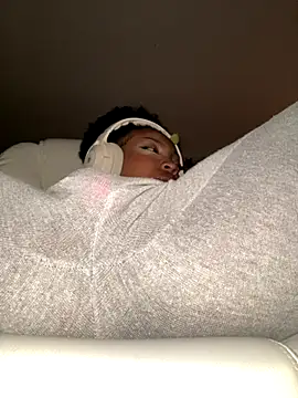 Snapshot of KimiAqua chatting on November 30, 2025, 9:59 pm KimiAqua online show from November 30, 2025, 9:59 pm