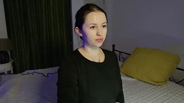 Snapshot of VioletCatt chatting on February 18, 2026, 6:44 am VioletCatt online show from February 18, 2026, 6:44 am