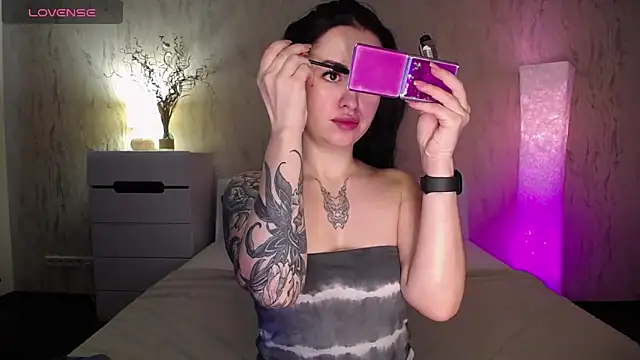 Snapshot of VioletCatt chatting on March 12, 2025, 6:51 am VioletCatt online show from March 12, 2025, 6:51 am