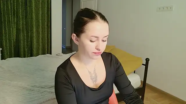 Snapshot of VioletCatt chatting on November 2, 2025, 6:40 am VioletCatt online show from November 2, 2025, 6:40 am