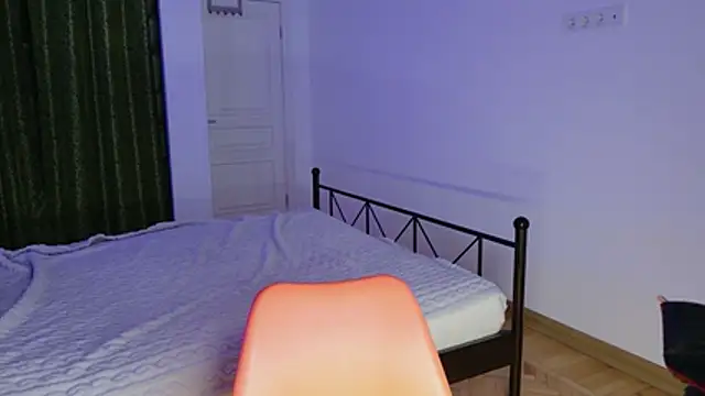 Snapshot of VioletCatt chatting on November 27, 2025, 6:47 am VioletCatt online show from November 27, 2025, 6:47 am