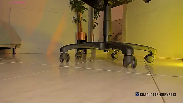 charlotte  grey online show from November 12, 2025, 8:34 pm