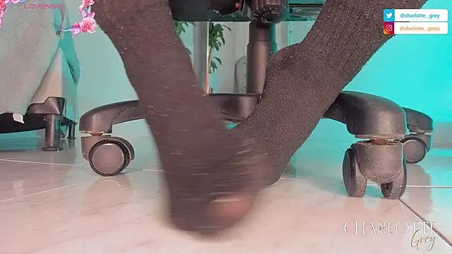 charlotte  grey online show from October 30, 2025, 8:17 pm