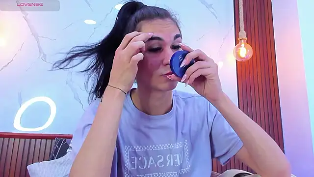 Mia thompson 19 online show from March 14, 2026, 7:31 pm