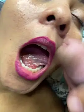 Snapshot of mayemarc chatting on September 21, 2025, 1:22 am mayemarc online show from September 21, 2025, 1:22 am