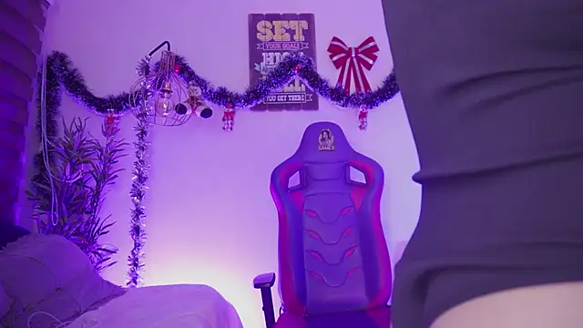 Snapshot of madelyn_rose_ chatting on December 18, 2025, 2:05 am madelyn rose online show from December 18, 2025, 2:05 am