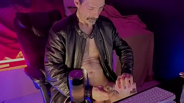 Snapshot of lux_dei chatting on January 17, 2026, 1:42 am lux dei online show from January 17, 2026, 1:42 am