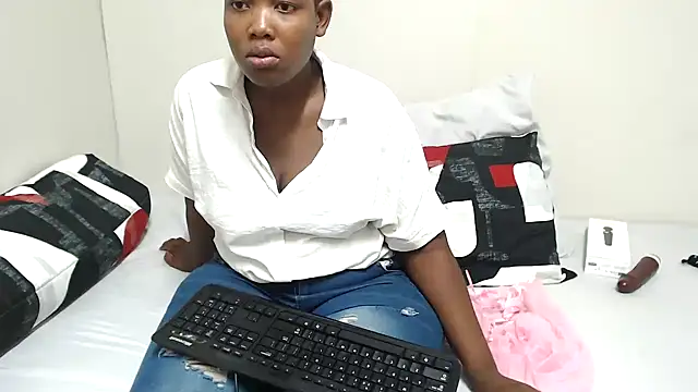 Snapshot of DollyAssZA chatting on March 4, 2025, 6:07 pm DollyAssZA online show from March 4, 2025, 6:07 pm