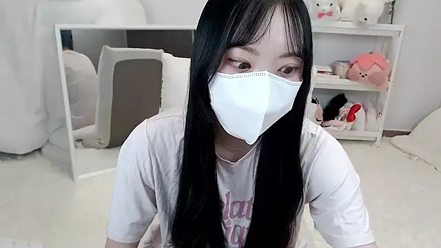 momo room online show from June 5, 2026, 11:27 am