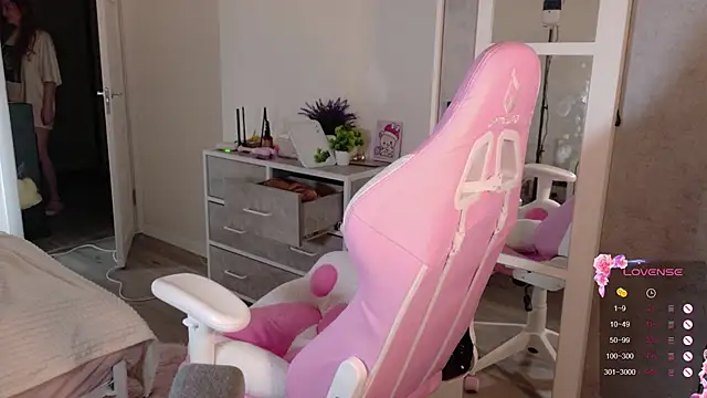 Snapshot of cinnabon_girls chatting on December 23, 2025, 3:28 am cinnabon girls online show from December 23, 2025, 3:28 am