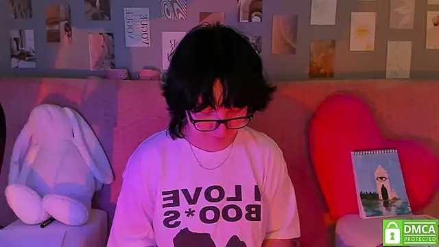 Snapshot of dreamgirllovee chatting on March 21, 2025, 6:05 am dreamgirllovee online show from March 21, 2025, 6:05 am