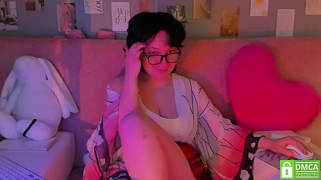 Snapshot of dreamgirllovee chatting on March 2, 2025, 4:07 am dreamgirllovee online show from March 2, 2025, 4:07 am