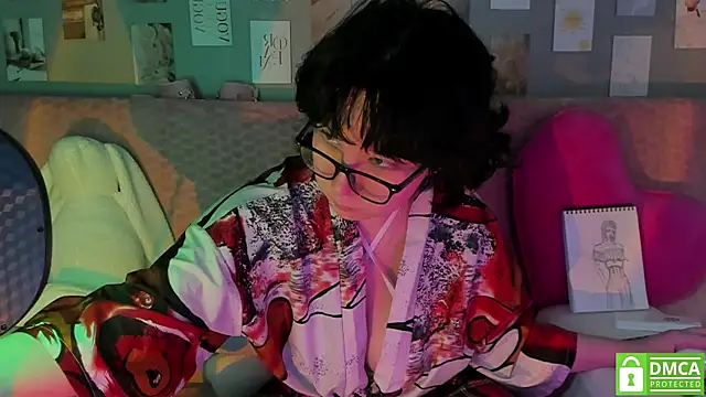 Snapshot of dreamgirllovee chatting on March 6, 2025, 12:21 am dreamgirllovee online show from March 6, 2025, 12:21 am