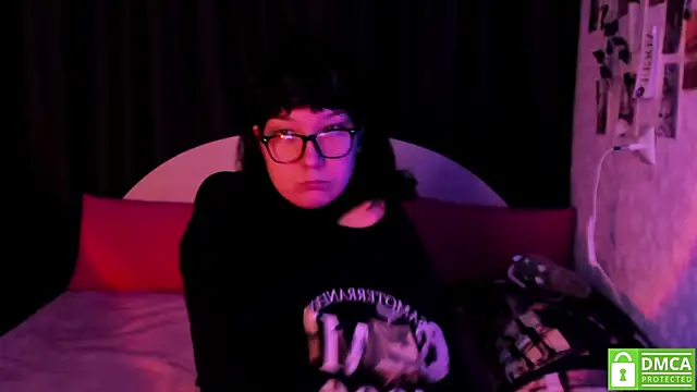 Snapshot of dreamgirllovee chatting on December 19, 2025, 1:09 am dreamgirllovee online show from December 19, 2025, 1:09 am