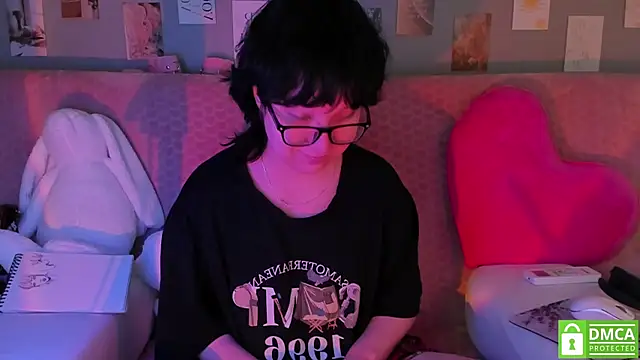 Snapshot of dreamgirllovee chatting on March 9, 2025, 6:50 am dreamgirllovee online show from March 9, 2025, 6:50 am