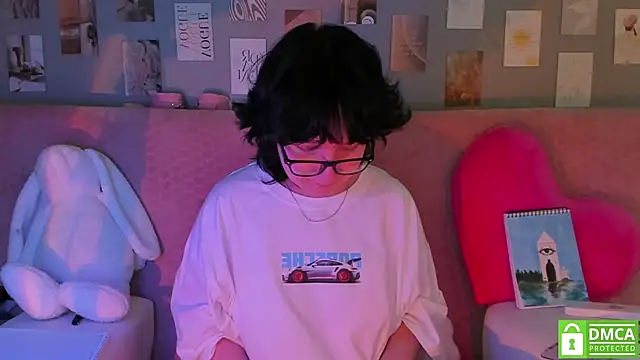 Snapshot of dreamgirllovee chatting on March 22, 2025, 7:15 am dreamgirllovee online show from March 22, 2025, 7:15 am