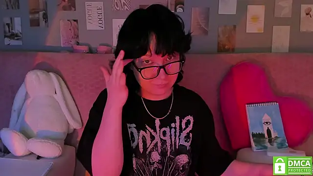 Snapshot of dreamgirllovee chatting on March 23, 2025, 3:54 am dreamgirllovee online show from March 23, 2025, 3:54 am