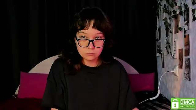 Snapshot of dreamgirllovee chatting on November 8, 2025, 2:04 am dreamgirllovee online show from November 8, 2025, 2:04 am