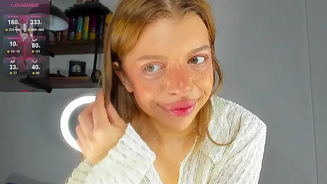 Snapshot of Hannah_Carr chatting on October 10, 2025, 8:31 pm Hannah Carr online show from October 10, 2025, 8:31 pm