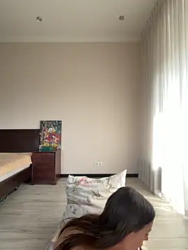 Hott Lolla online show from April 8, 2026, 7:43 am