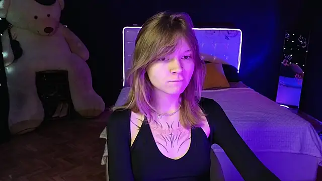 LitaBrom online show from November 12, 2025, 2:04 am