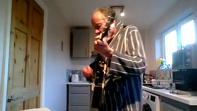 Snapshot of jimmybenido chatting on March 6, 2026, 5:41 pm jimmybenido online show from March 6, 2026, 5:41 pm
