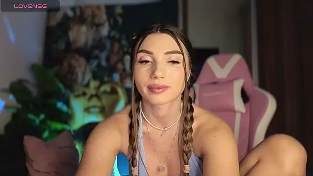 Snapshot of ReyaSophia chatting on February 18, 2026, 9:11 pm ReyaSophia online show from February 18, 2026, 9:11 pm