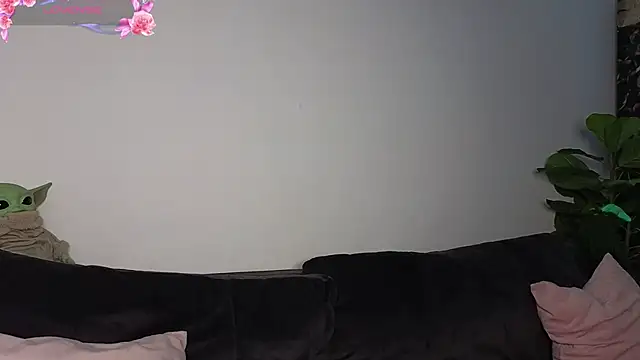 Snapshot of ReyaSophia chatting on December 21, 2025, 8:09 pm ReyaSophia online show from December 21, 2025, 8:09 pm