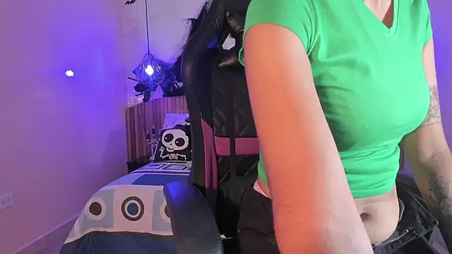 Snapshot of IamNayuta chatting on October 8, 2025, 7:58 pm IamNayuta online show from October 8, 2025, 7:58 pm