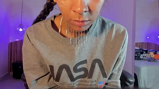 Snapshot of IamNayuta chatting on November 17, 2025, 7:40 pm IamNayuta online show from November 17, 2025, 7:40 pm