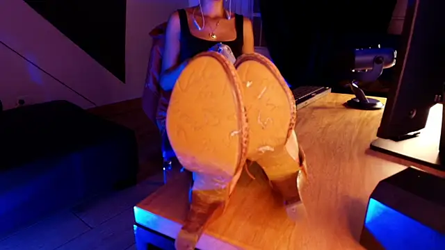 Pia mo online show from October 24, 2025, 3:16 am