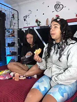 Snapshot of 1lovelygirls chatting on November 26, 2025, 12:16 pm 1lovelygirls online show from November 26, 2025, 12:16 pm