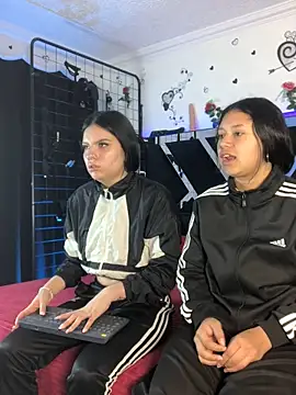 Snapshot of 1lovelygirls chatting on November 17, 2025, 12:20 pm 1lovelygirls online show from November 17, 2025, 12:20 pm