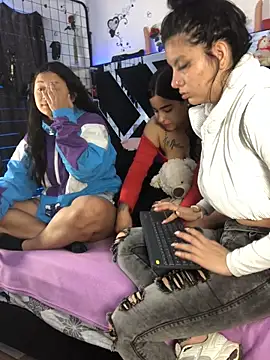 Snapshot of 1lovelygirls chatting on November 15, 2025, 12:20 pm 1lovelygirls online show from November 15, 2025, 12:20 pm