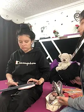 Snapshot of 1lovelygirls chatting on October 29, 2025, 12:15 pm 1lovelygirls online show from October 29, 2025, 12:15 pm