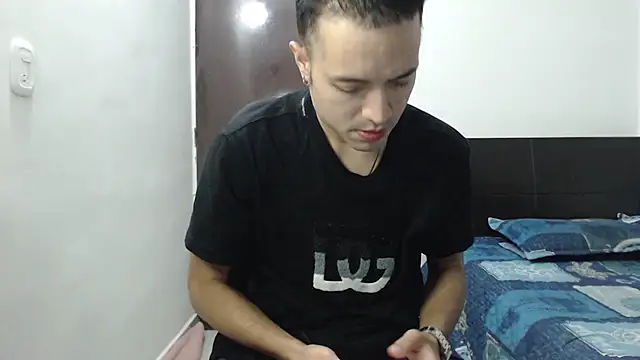 dimitriquiet05 online show from December 14, 2024, 2:44 am