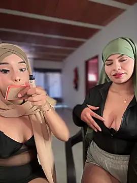 lalilamassu1 online show from November 14, 2025, 6:44 pm