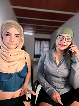 lalilamassu1 online show from October 29, 2025, 9:25 pm