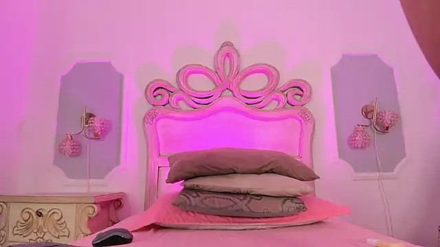 Snapshot of Sara__Williams chatting on November 25, 2025, 3:51 am Sara Williams online show from November 25, 2025, 3:51 am