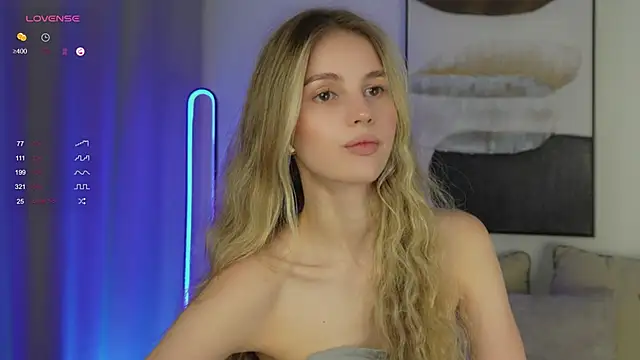 Fluffy-Angel online show from October 8, 2025, 4:03 am