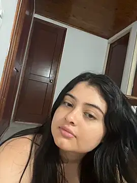 Stephania 18 online show from October 5, 2025, 8:32 pm