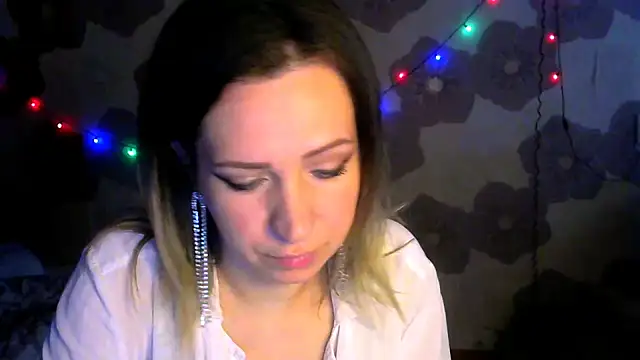 Snapshot of Queen_Daenerys chatting on October 7, 2025, 9:54 am Queen Daenerys online show from October 7, 2025, 9:54 am