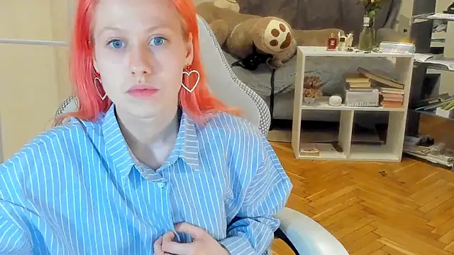 Snapshot of Silly__Milly chatting on March 7, 2025, 9:38 pm Silly Milly online show from March 7, 2025, 9:38 pm