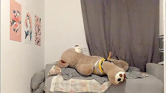 Snapshot of Silly__Milly chatting on February 10, 2025, 5:52 pm Silly Milly online show from February 10, 2025, 5:52 pm