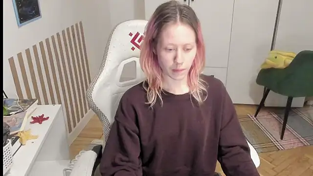 Snapshot of Silly__Milly chatting on June 3, 2026, 1:28 am Silly Milly online show from June 3, 2026, 1:28 am
