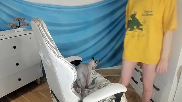 Snapshot of Silly__Milly chatting on November 3, 2025, 3:04 pm Silly Milly online show from November 3, 2025, 3:04 pm