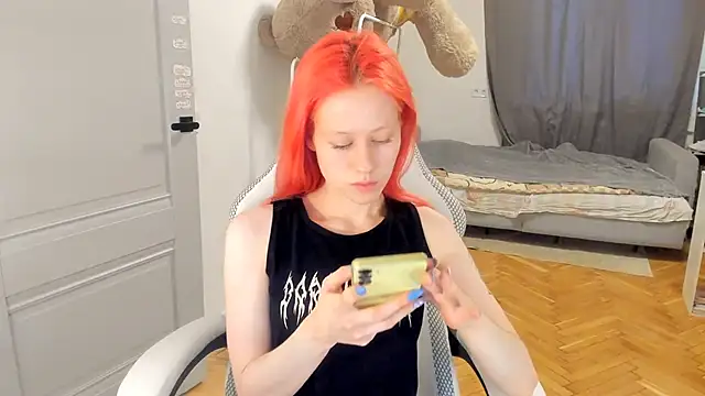 Snapshot of Silly__Milly chatting on February 7, 2025, 1:11 pm Silly Milly online show from February 7, 2025, 1:11 pm